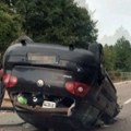 Automobilom završio na krovu nasred magistrale! Pogledajte fotografije koje stižu s Kokinog Broda