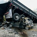 Desetine ljudi poginulo u sudaru autobusa, kamiona i automobila: Jezive scene sa mesta nesreće (foto)