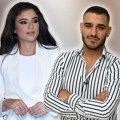 Imala je samo 19 godina kad je uplovila u vezu sa poznatim pevačem! Rodila mu sina i nakon veridbe nestala, a sad pokazala…