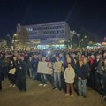 Protest u Čačku: Građani ispred SNS-a, pre toga dobacvali Gašiću