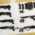 Пронађен арсенал оружја: Ухапшен мушкарац (51) из Опова, ево шта је све заплењено у његовом стану