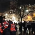 Demonstranti Molotovljevim koktelima napali zgradu Vlade