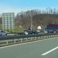 U tunelu udes, a vozači se masovno okreću i voze u kontra smeru! Šokantan snimak sa autoputa "Miloš Veliki" sve ostavlja u…