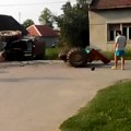 Tragedija kod Peći: Prevrnuo se traktor, jedna osoba poginula