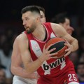 Navijači Olimpijakosa posetili kuću igrača - ubeđuju ga da ne ide