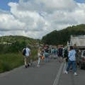 BRUKA PRED TURISTIMA: Ka Uvcu kroz smeće i blokadu
