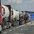 Teži uslovi za vožnju zbog promenljivog vremena, kamioni na granicama: AMSS poslao upozorenje vozačima