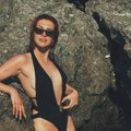 Ćerka Suzane Mančić grmi u kupaćem. Natalija izgleda kao top-model, pozira u moru, komentari pljušte (foto)