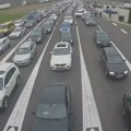 AMSS: Umereniji intenzitet saobraćaja, vozila čekaju na nekoliko graničnih prelaza