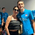 Cecu čekalo iznenađenje na aerodromu: Mladi odbojkaši je zaustavili da se fotografišu, slike postale viralne