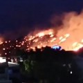 (Video) Veliki požar i u Sutomoru: Vatra stigla nadomak kuća, gust dim prekrio popularno letovalište