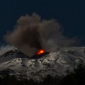 Etna ponovo pravi haos na Siciliji: Oblak pepela visok 4 km ide ka aerodromu, letovi obustavljeni