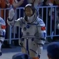 Završena misija Šendžou-15: Kineski svemirski brod sa tri astronauta uspešno se vratio na Zemlju posle 180 dana
