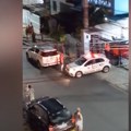 Užas! Osvanuo snimak kako škaljarac iz Pančeva leži ranjen na ulici Policajci pokušavali da pomognu Darku, a Hitna nikad…
