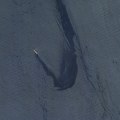 Crveno more: Curi nafta iz pogođenog broda, naftna mrlja duga 29 kilometara