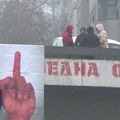 Srednji prst poruka vlasti studentima, prosveti, advokatima i ostalim građanima