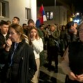 BLOG UŽIVO Čačani sedište naprednjaka gađali jajima, u Beogradu na više mesta protest protiv štandova vladajuće stranke