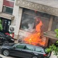 Gori šahovski klub u Boru: Vatra zahvatila i parkiran automobil (foto, video)