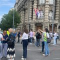 Rektor Đokić stigao na sastanak s premijerom Macutom u zgradi Vlade, nije želeo da se obrati novinarima