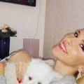 Police i knjige po celom stanu: Zavirite u dnevnu sobu Irine Vukotić: Jedna boja dominira, a ovako joj izgleda kutak za odmor…