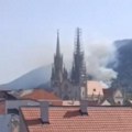 Veliki požar u Vršcu: Vatrena stihija „guta“ Vršački breg, jak vetar ometa gašenje, ugrožene vikendice i šuma ka Kuli (video)…