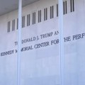 Umetnici otkazuju nastupe jer je Tramp preimenovao Kenedi centar