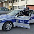 Stvaraju se gužve, manja saobraćajka na prometnoj raskrsnici, čeka se policija (foto)