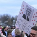 Politički sukob drma Češku: Protesti širom zemlje u znak podrške predsedniku: "Odbacite slovački i mađarski scenario"