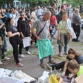 Novosađani se u velikom broju odazvali akciji štampanja poruke „Studenti pobeđuju“