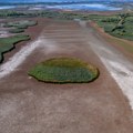 Suša pustoši Mađarsku: Dunav nikad plići, usevi propadaju, a ugrožena i proizvodnja struje (foto)