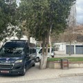 Autobus sleteo sa puta, vozača nema: Policija traga za njim nakon nezgode kod Tetova (video)