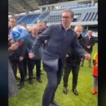 Kad porastem, biću džaja Vučić pokazao fudbalsko umeće na novom stadionu (video)