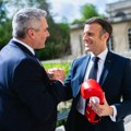 Austrijski kancelar Makronu poklonio bokserske rukavice – „sastanak srdačan bez udaraca“