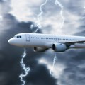Superćelijske i grmljavinske oluje preusmerile stotine aviona: Ovim delovima SAD prete i tornada