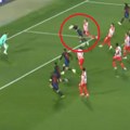 Ovako je Zvezda primila gol posle loše reakcije Rodića, Barselona povela na Marakani