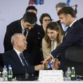 Erdogan uhvatio Makrona za prst i ne pušta! Svet obišao hit snimak, nezabeležena prisnost dvojice moćnih državnika (video)