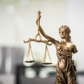 Ко не штрајкује – адвокат 2.0: Вучић мења закон, прави струку по мери власти