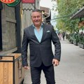Halid spreman za spektakl: Pevač se pojavio na presu u odelu, posle 25 godina peva pred beogradskom publikom