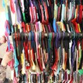 Stručnjaci tvrde: Metode "kofera" i "obrnute vešalice" zaista pomažu: Ovako će vaš ormar uvek biti sređen
