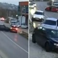 Mladić izazvao sudar, pa hteo da pobije ljude na ulici: Neverovatan snimak iz Kladuše kruži mrežama (Video)