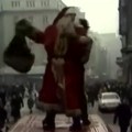 Sećanje na "Nove godine": Delča kao Deda Mraz, Beograd je u spotu izgledao kao najbezbrižnije mesto na svetu