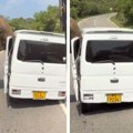 Отишли на одмор, доживели хорор: Слон тежак 3 тоне напао возило с туристима, снимак је застрашујући