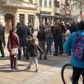 Protest ispred Eparhije šabačke zbog odluke da se ugasi parohija pri manastiru Čokešina