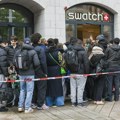 VIDEO Haos zbog "Swatch" satova: Tuče i guranje u redovima od Evrope do Njujorka