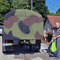 (Foto) Vojska Srbije doprema vodu građanima Čačka i Gornjeg Milanovca posle havarije s cevovodom: Raspoređene auto-cisterne
