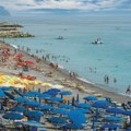 Turista se pobunio zbog seta ležaljki od 100 evra, a onda shvatio da to nije najčudnije što žele da mu naplate na plaži