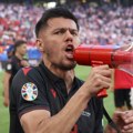 Braća Zvezdinih navijača stopirali transfer Albanca koji je vređao Srbe: Grafitom pokazali šta misle o dolasku napadača u…