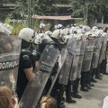 Policija u Užicu ne dozvoljava građanima da se okupe pre mitinga SNS-a