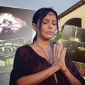 "Neka te boginja drži u svojoj ruci"​ Dizajnerka izvela ritual i posvetila pokojnom sinu Andreju posebnu molitvu