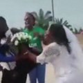 Posetila bivšeg pred venčanje Mladoženja besan sve otkazao, mlada se valja po ulici (video)